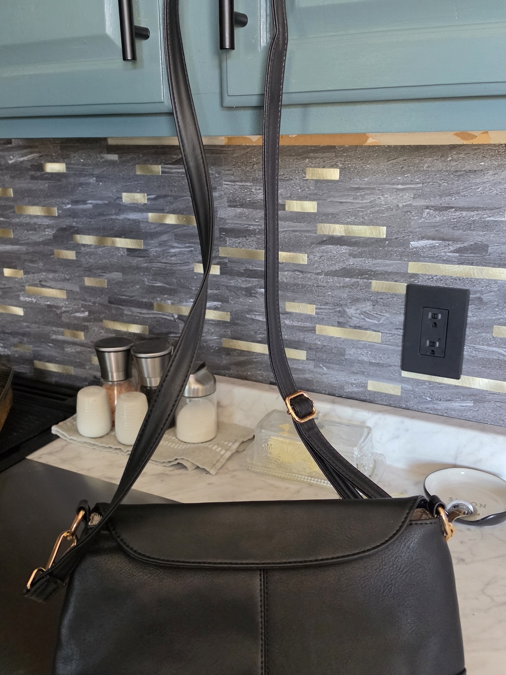 Classic Black Leather Crossbody Bag - Elegant Everyday Carry